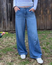 Load image into Gallery viewer, The Lennon Wide-Leg Jeans